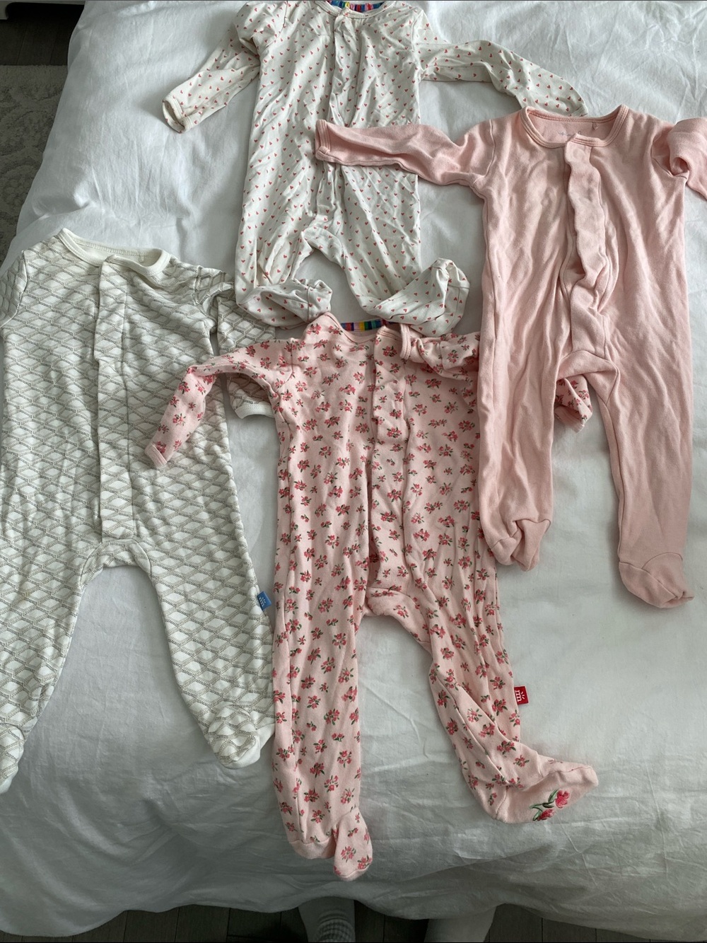 4 magnetic me onsies - Pink & Cream Mix 6-9 month